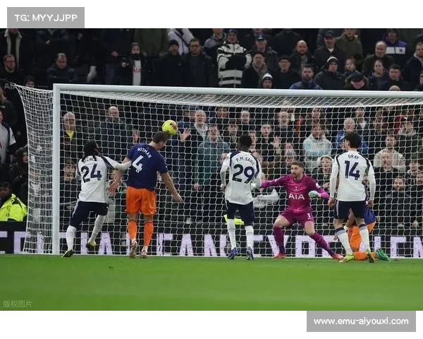 曼联对阵西汉姆联，绍切克下半场破门后遭补时绝平